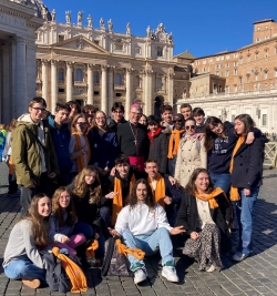 Le groupe sur la place saint Pierre